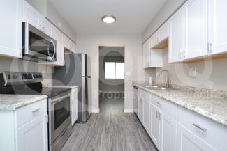 Building Photo - 2210 W Devonshire Ave