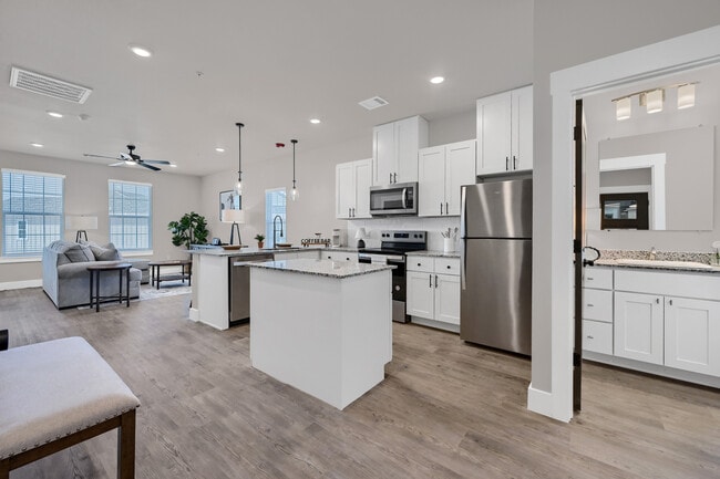 Quarteridge kitchen - Heritage Court Luxury Townhomes