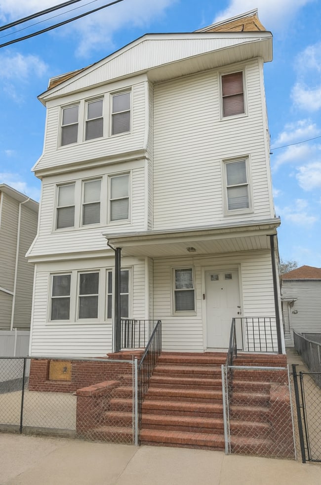 Building Photo - 55 Schley St
