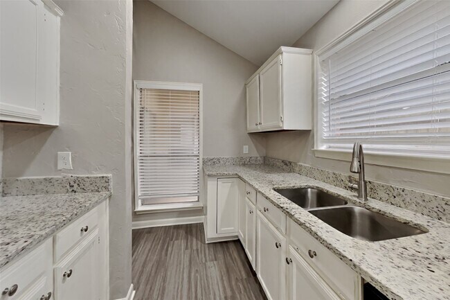 Building Photo - 4935 Northfork Dr