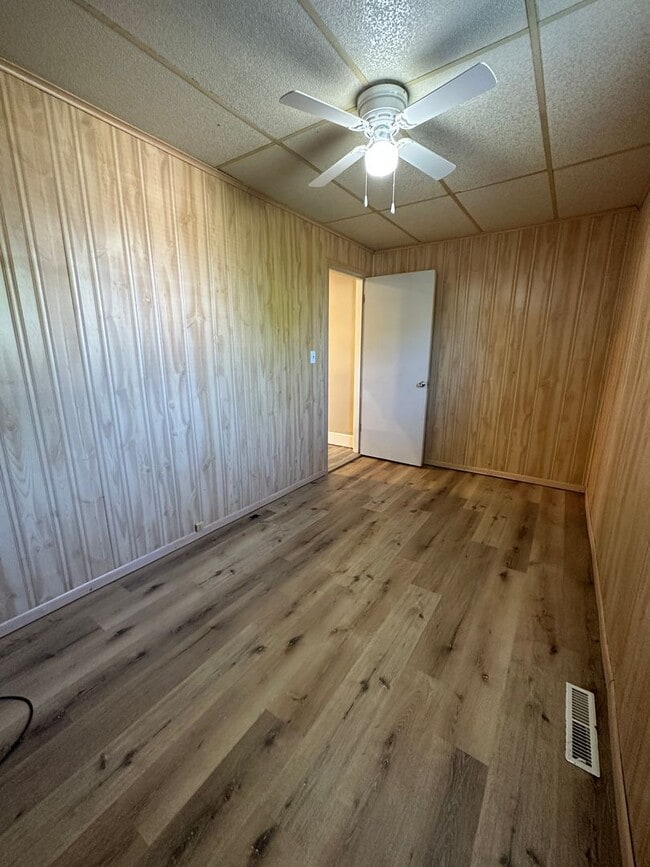 Building Photo - PP - 12 - Glendale