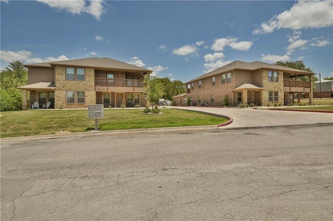 Building Photo - 211 Shady Grove Dr