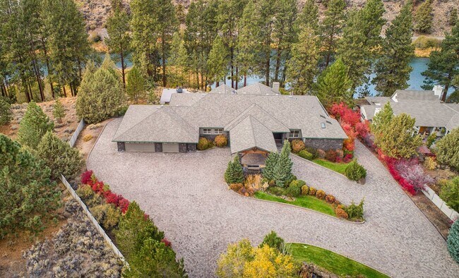 Building Photo - Stunning, one-of-a-kind luxury rental on t...