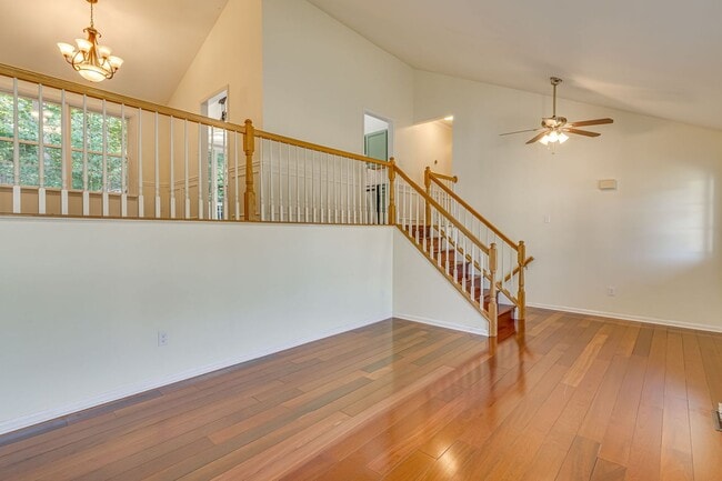 Building Photo - Gorgeous Single Family Home on a Cul-de-Sac!