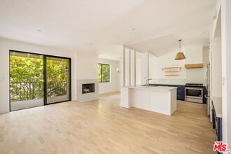 Building Photo - 502 San Vicente Blvd