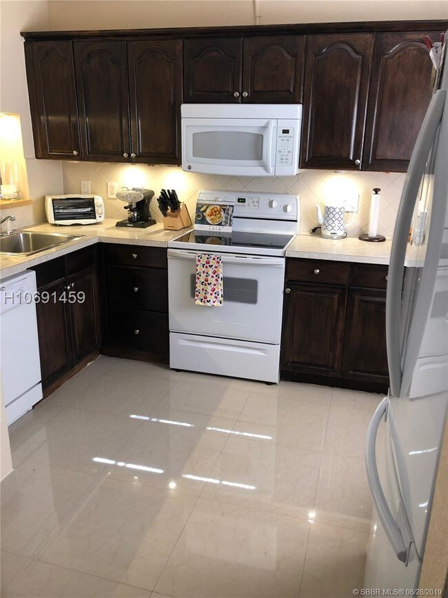 Foto del edificio - 301 NW 109th Ave