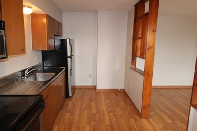 Foto del edificio - 845 Western Ave