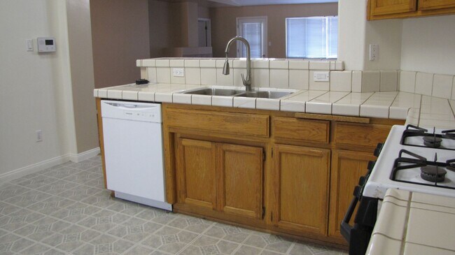 Building Photo - Silver Creek Home!
