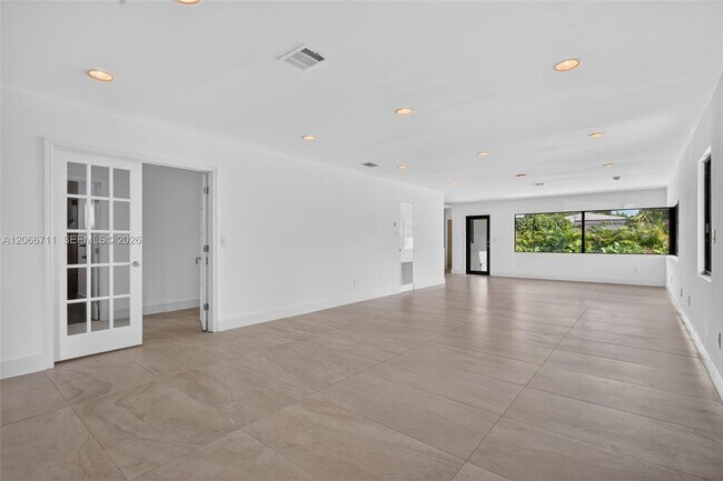 Foto del edificio - 1215 NE 110th St