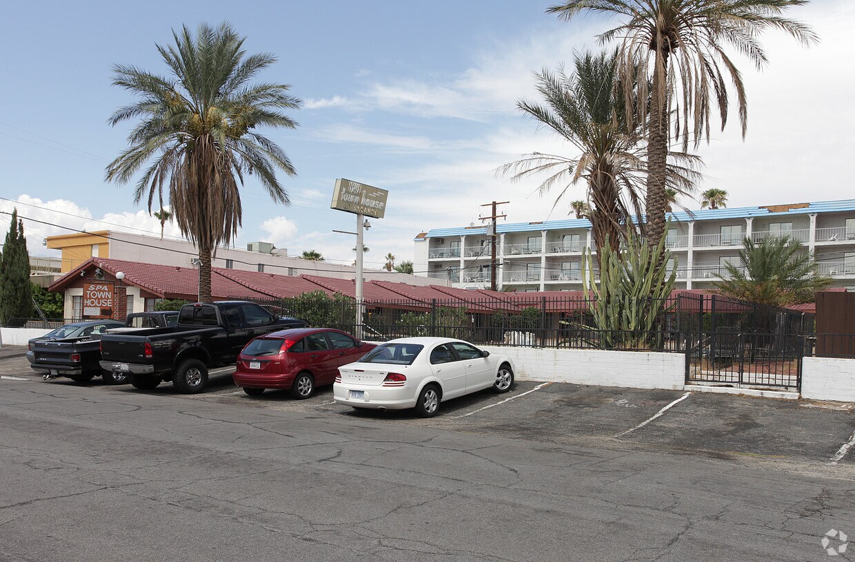 Primary Photo - Spa Town House