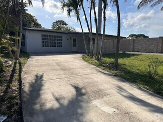 Building Photo - 2850 N 62nd Ave