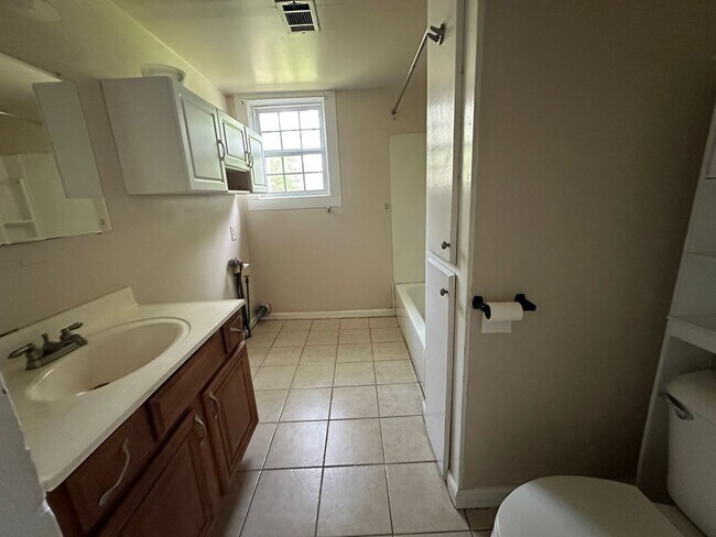 Foto del edificio - Welcome to this charming 3-bedroom, 2-bathroom home located in Atkins, AR