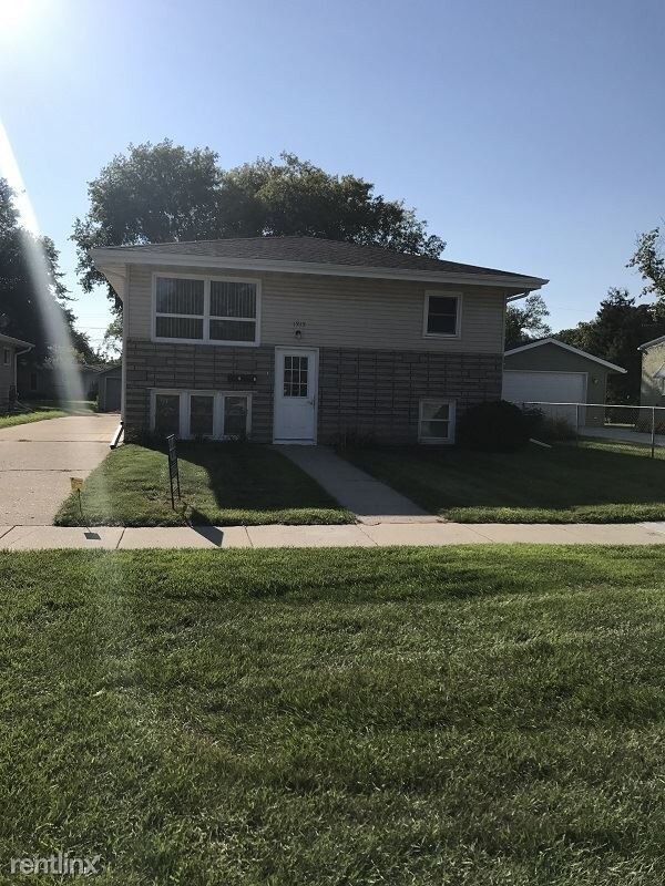 3 br, 1 bath - 1313 14th St S - 3 br, 1 bath  - 1313 14th St S