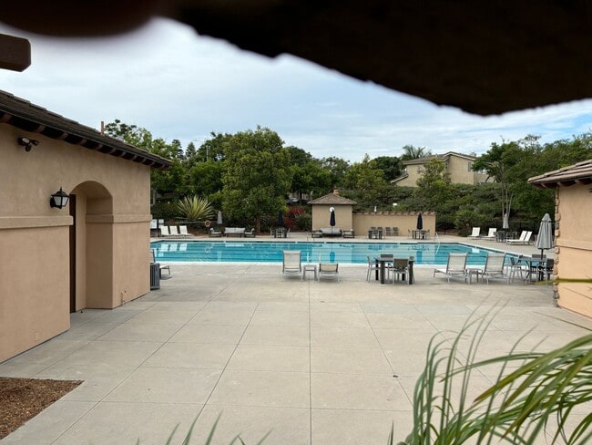 Building Photo - 3 bedrooms 3.5 bathrooms townhome FOR RENT...