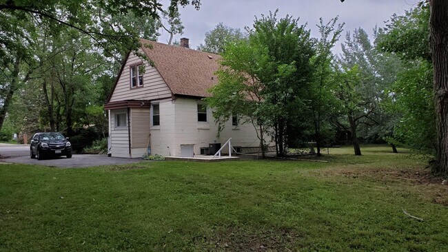 Building Photo - 9040 N Greenwood Ave