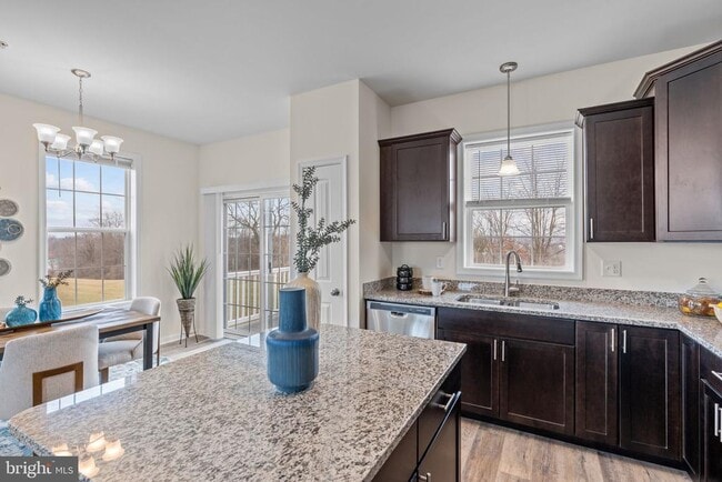 Building Photo - 2026 Ter Vw Ln