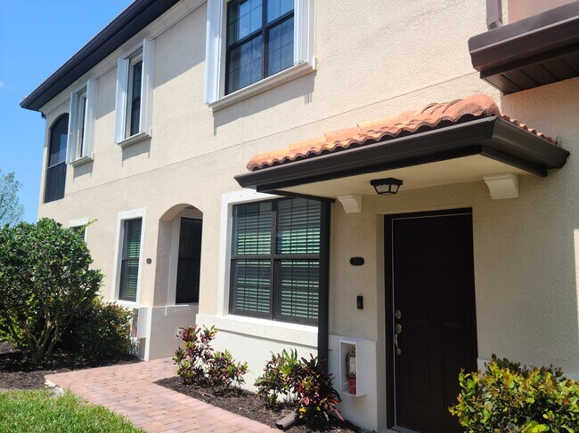 Side door entrance - 26139 Palace Ln