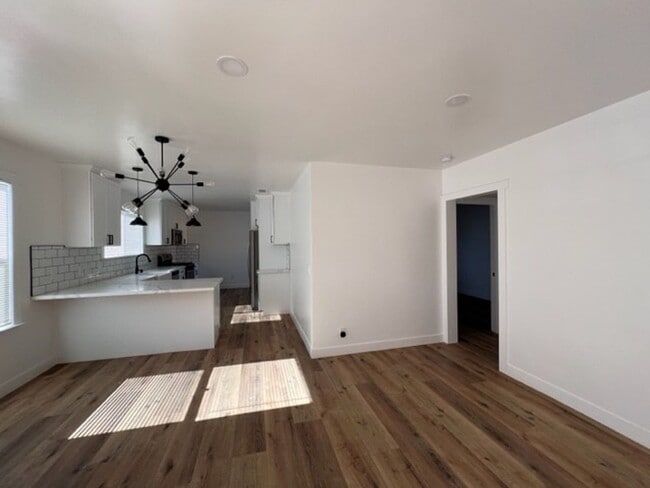 Building Photo - Kaweah / Willis