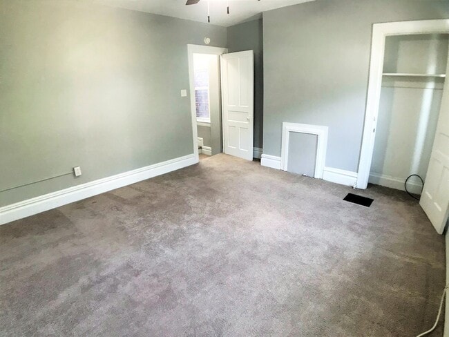 Building Photo - Fantastic Three Bedroom Townhome - small b...