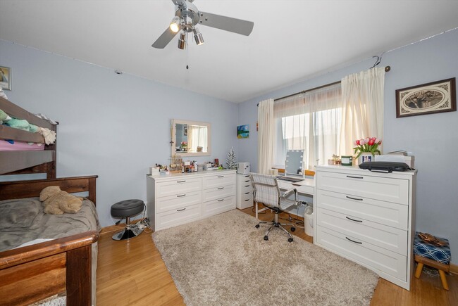 Building Photo - 9437 Bay Colony Dr