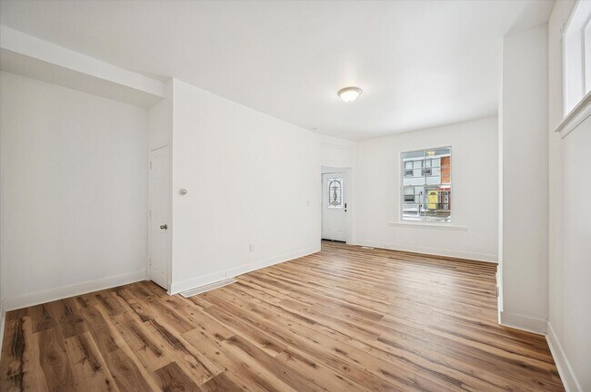 Foto del edificio - Germantown 4 Bedroom House- Half Bath on the First Floor!