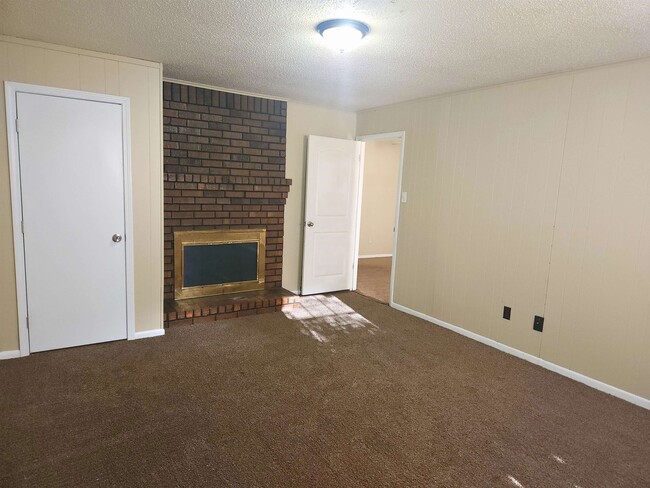 Foto del edificio - 2203 Goldbrier Ln