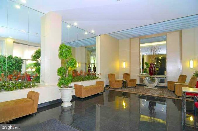 Foto del edificio - 2500 Q St NW