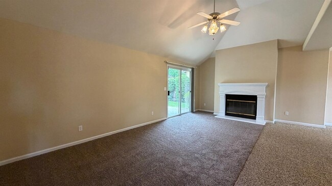 Building Photo - 2274 E Skyview Ave