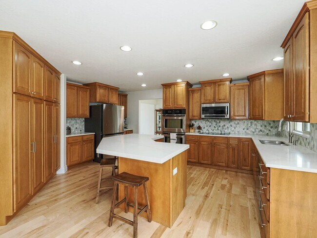 Building Photo - 4 Bedroom, 2.5 bathroom Bluffdale Home
