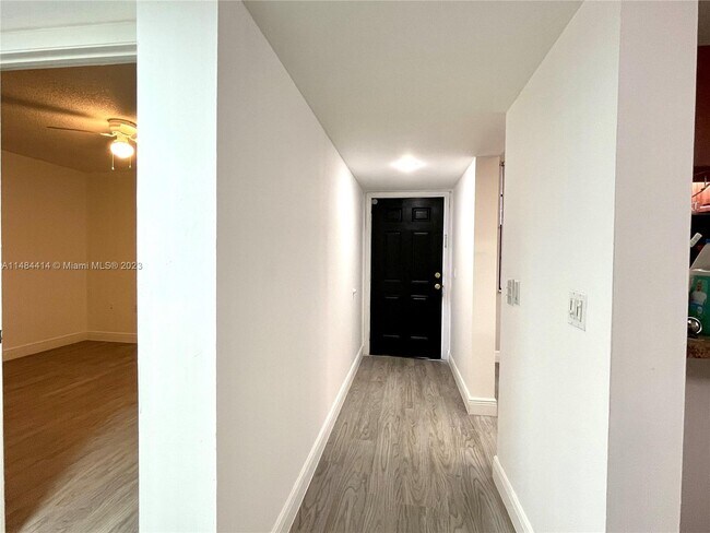 Building Photo - 1705 Whitehall Dr