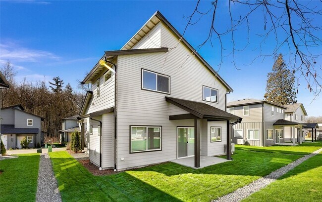 Building Photo - LIKE NEW   Stunning home in Blaine  Close ...