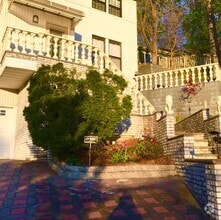 Building Photo - 350 Bayview Ave