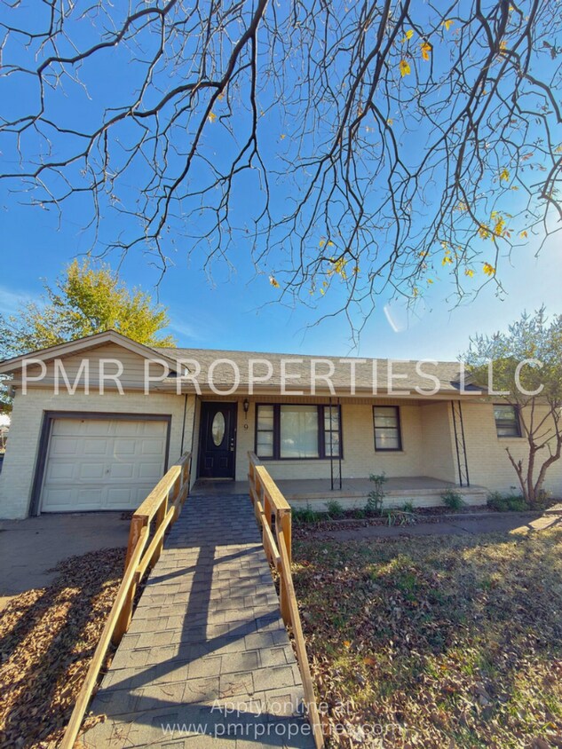 Foto principal - 2 Bedrooms/1 Bathroom House