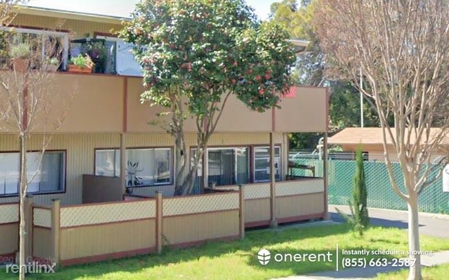 Building Photo - 22555 Linden St
