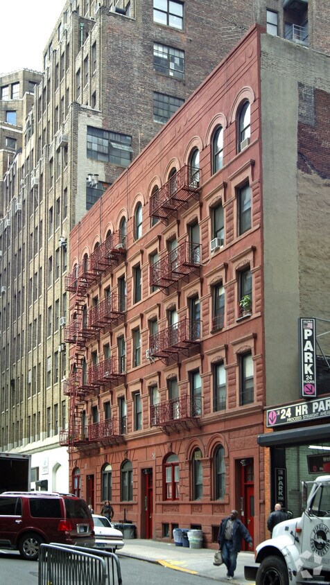 Building Photo - 327-331 W 35th St