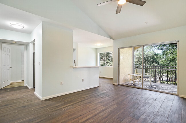 Foto del edificio - 236 Village Blvd