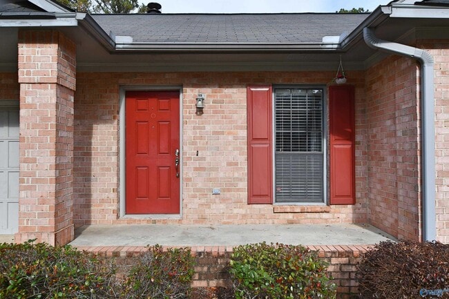 Building Photo - 721 Mathis Dr SE