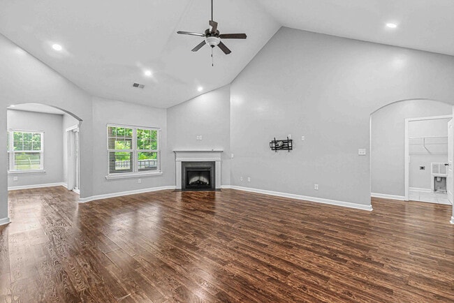 Building Photo - 125 Bridgeport Dr