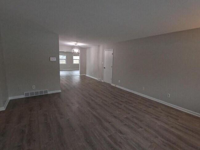 Building Photo - 1208 Robertson St