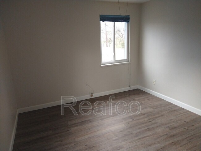 Foto del edificio - 1050 Republic Ave