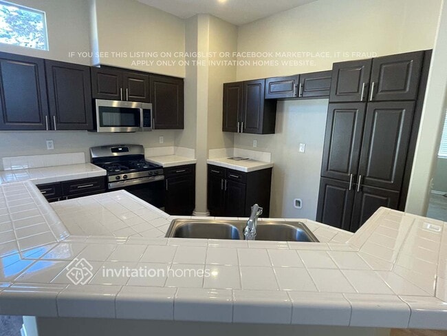 Building Photo - 42550 Blossom Dr