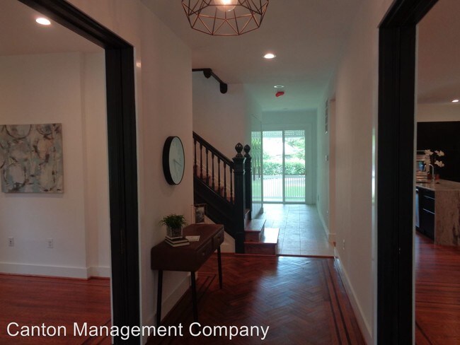Foto del edificio - 5 br, 4.5 bath House - 5105 Roland Ave.