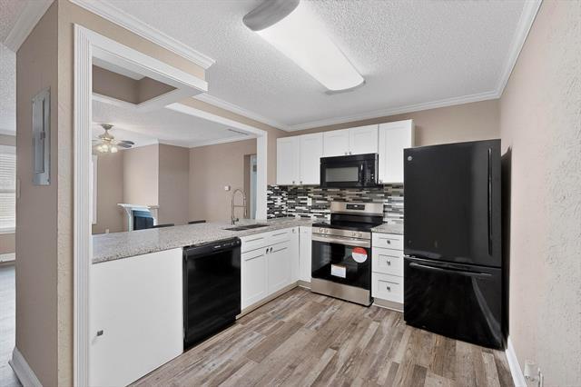 Foto del edificio - 2200 E Trinity Mls Rd