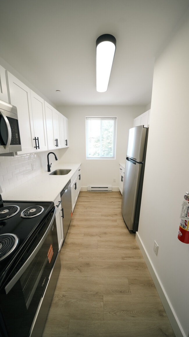 Kitchen with Electric Appliances - Southgate Gardens Apartments