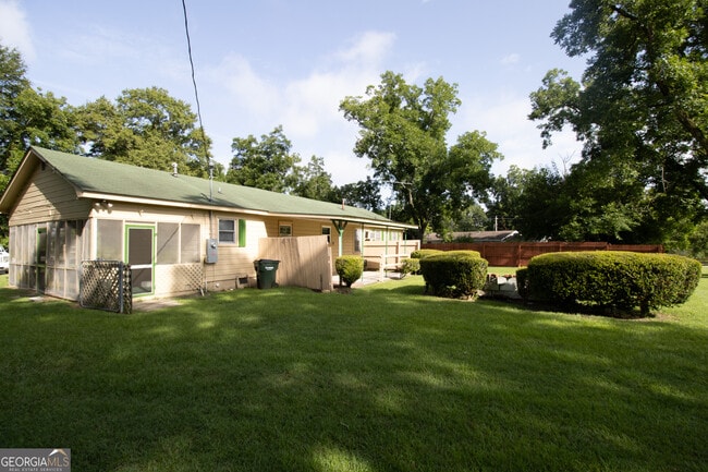 Building Photo - 107 Saxon Pl