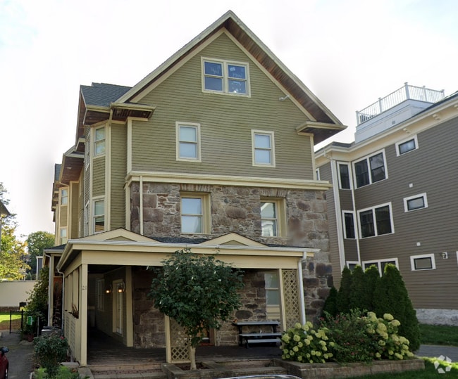 Building Photo - 21 Dorr St