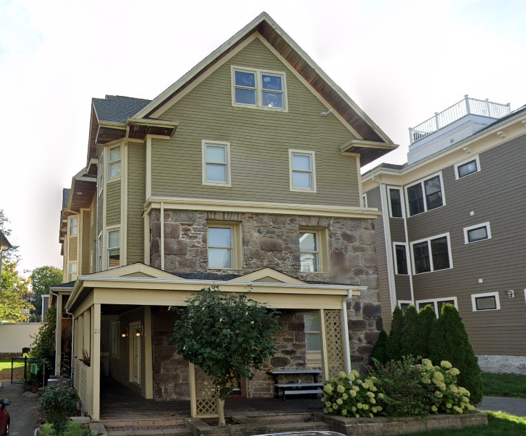 Primary Photo - 21 Dorr St