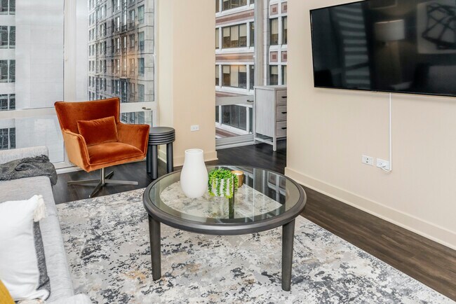 Foto del edificio - 215 W Washington St