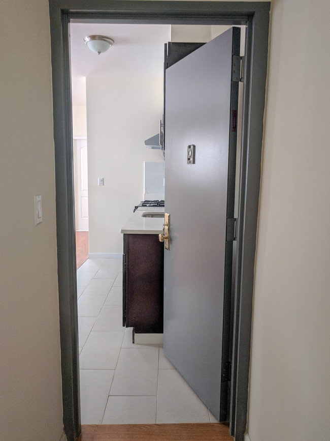 Foto del edificio - 1610 Avenue R
