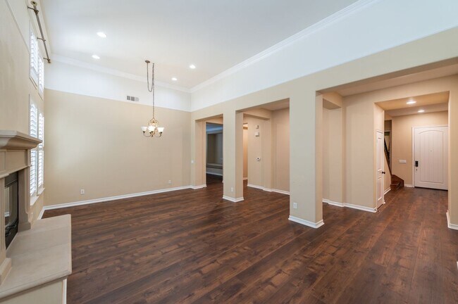 Building Photo - 15519 Sonora St